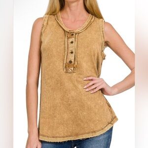 Zenana Washed Half-Button Raw Edge Sleeveless Henley Top New In Deep Camel